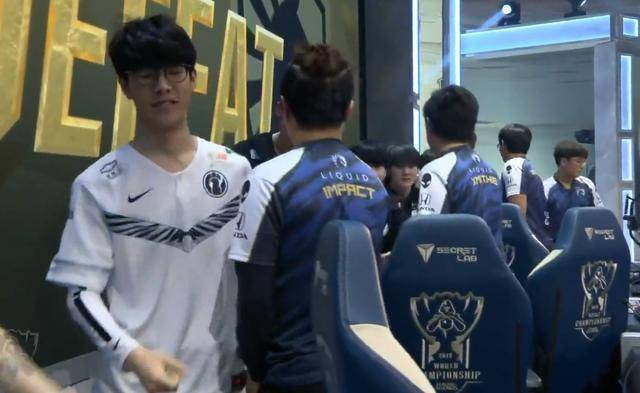 为什么非法博彩网站总是频繁更换域名？反查封与监管博弈。（非法博彩站点为何不断换域名：封堵与监管的拉锯战）