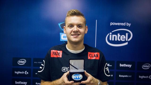 Royal Never Give Up 对阵LGD赛前数据前瞻：双方目前都未尝一胜